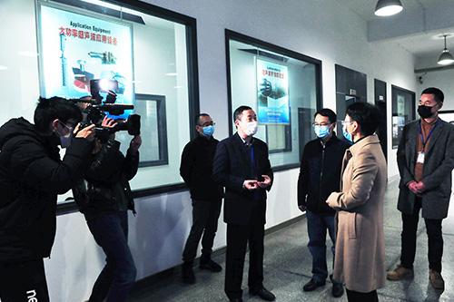 District leaders came to the company to investigate and guide the production of epidemic prevention equipment